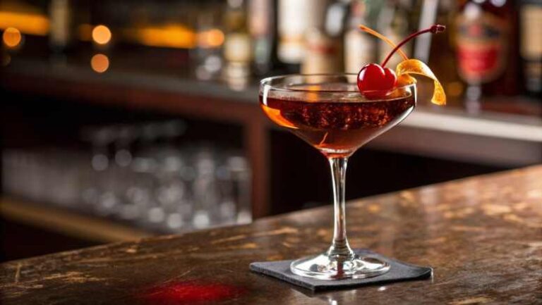 Manhattan Cocktail: A Classic and Sophisticated Whiskey Drink